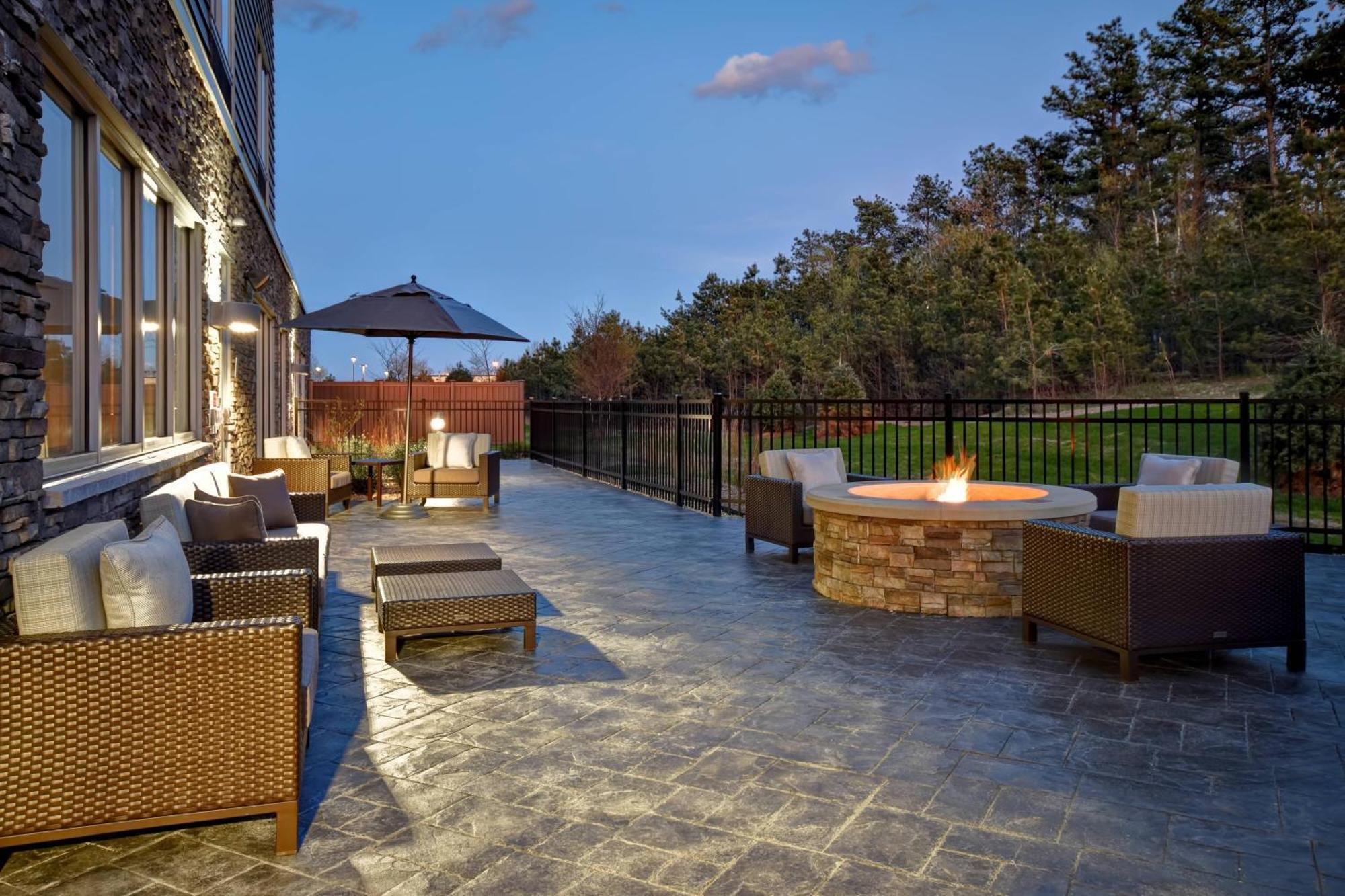Fairfield Inn & Suites By Marriott Plymouth Exterior photo